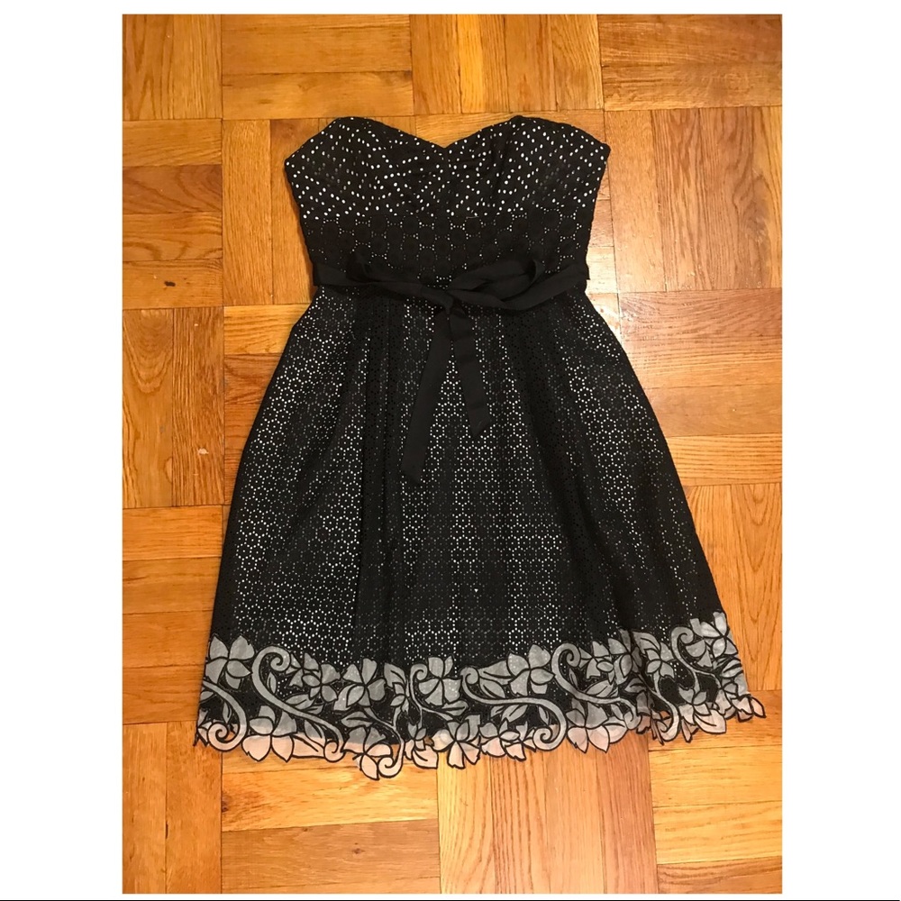 BCBG black eyelets with visible white underlay